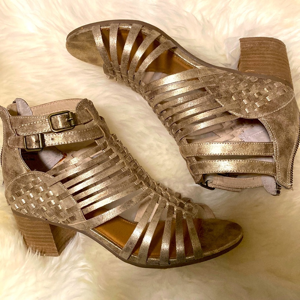 High heel sandals
